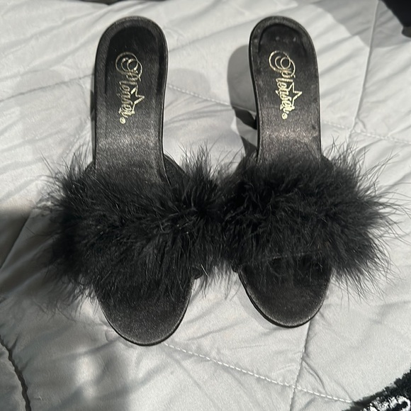 Pleasers Black sexy fur kitten heels. Size 6 but fits like 6.5. Brand new!! - Picture 4 of 4